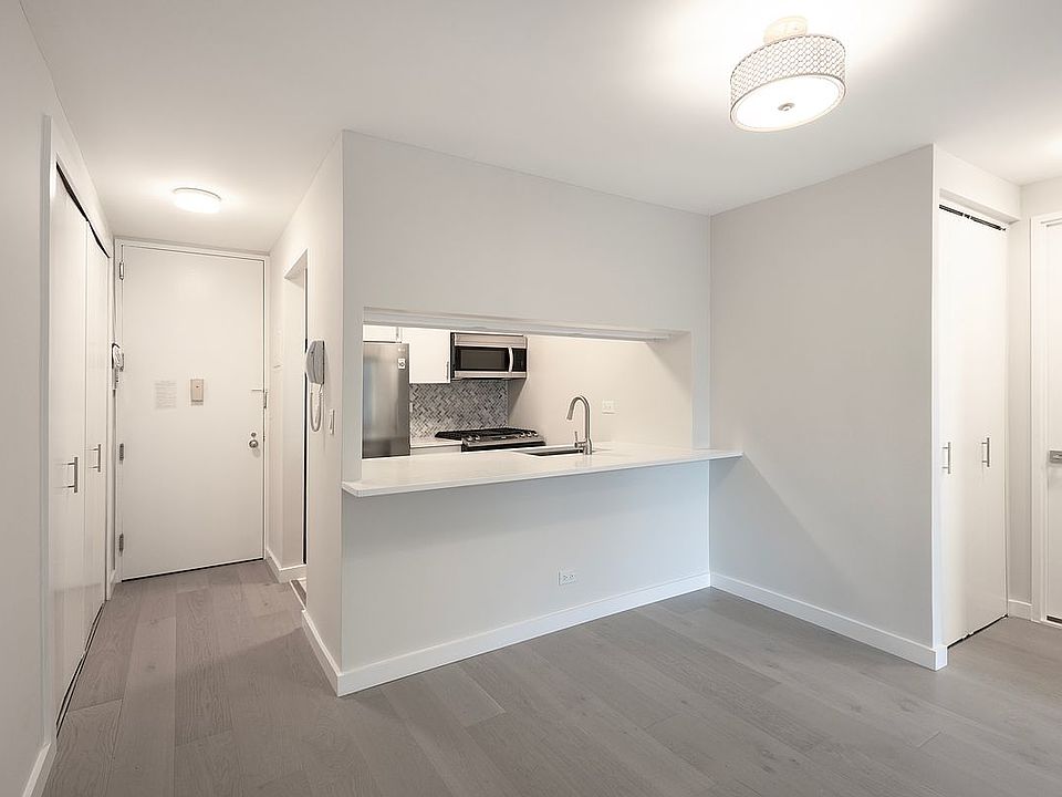 1st image of 30 W 61st St APT 11H