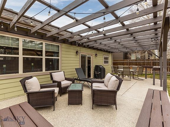 2nd image of 325 Cedar Wood Cir