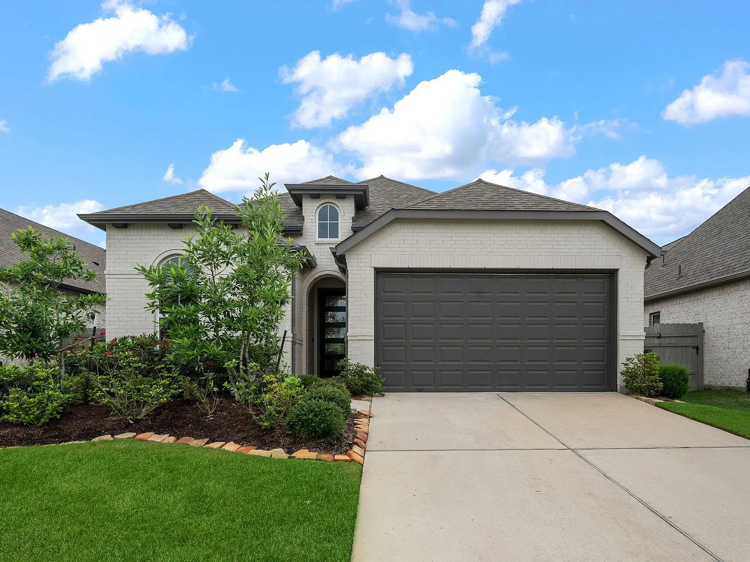 4 bed, 3.0 bath, 1941 sqft, $2,850 — Photo 1