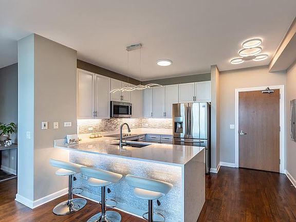 5th image of 1841 S Calumet Ave APT 805