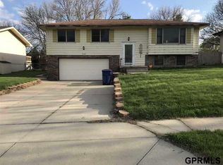 9129 Park View Blvd, La Vista, NE 68128