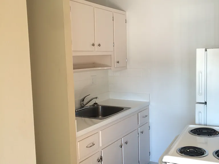 Holland Gardens Apartments — Photo 34
