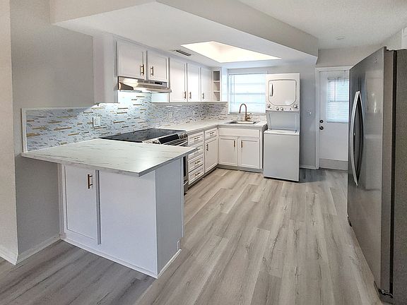 4th image of 442 77th Ave N