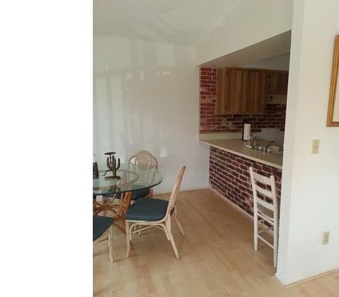 3rd image of 5761 Foxlake Dr APT E