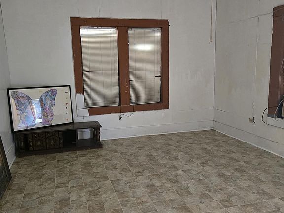 3rd image of 305 N School St