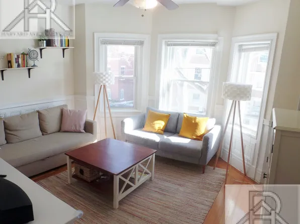 385 Harvard St APT 2R, Brookline, MA 02446