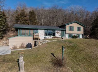 605 Sportsmans Valley Rd N, La Crescent, MN 55947