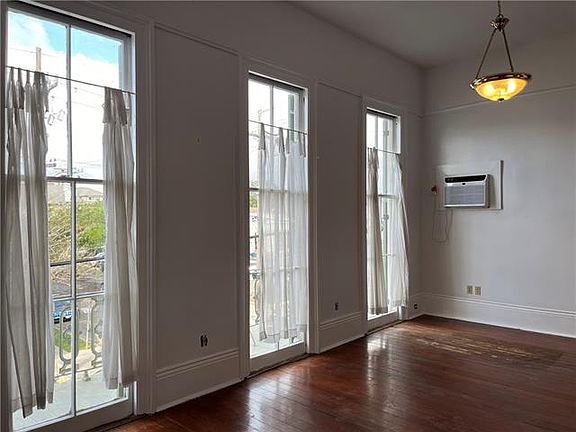 3rd image of 5002 Prytania St