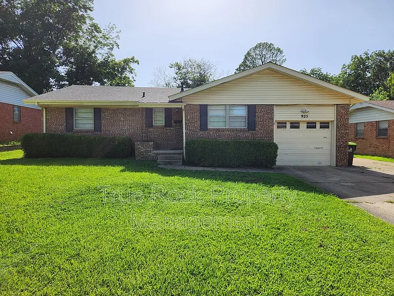 925 N Linda Ave — Photo 1