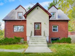 2 Edgebrook Ln, Airmont, NY 10952