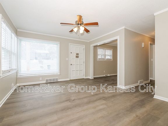 3rd image of 1218 Lawrence Ave