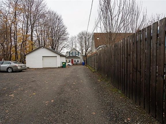 3rd image of 43 East St