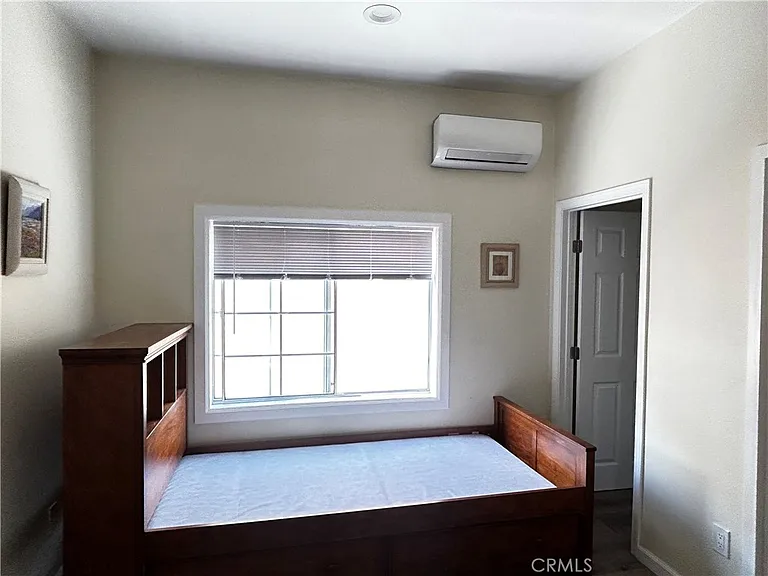 229 W 28th St — Photo 14