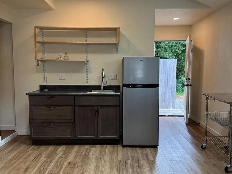 346 California Ave — Photo 9