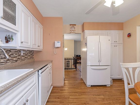 2nd image of 4030 Hicksville Ct