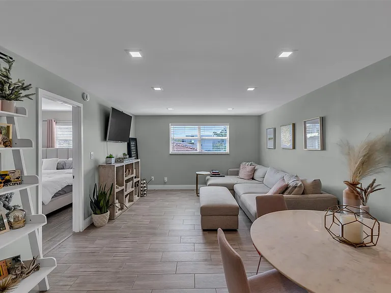 611 NE 14th Ave #306 — Photo 1