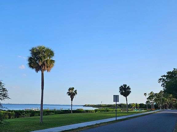 5th image of 975 N Bayshore Dr
