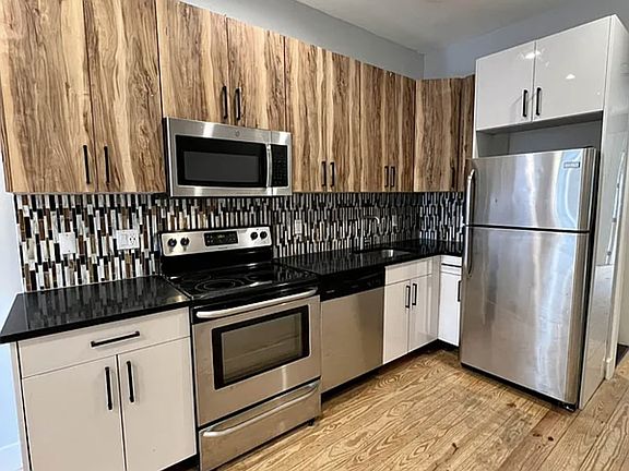 2nd image of 570 Evergreen Ave #1R