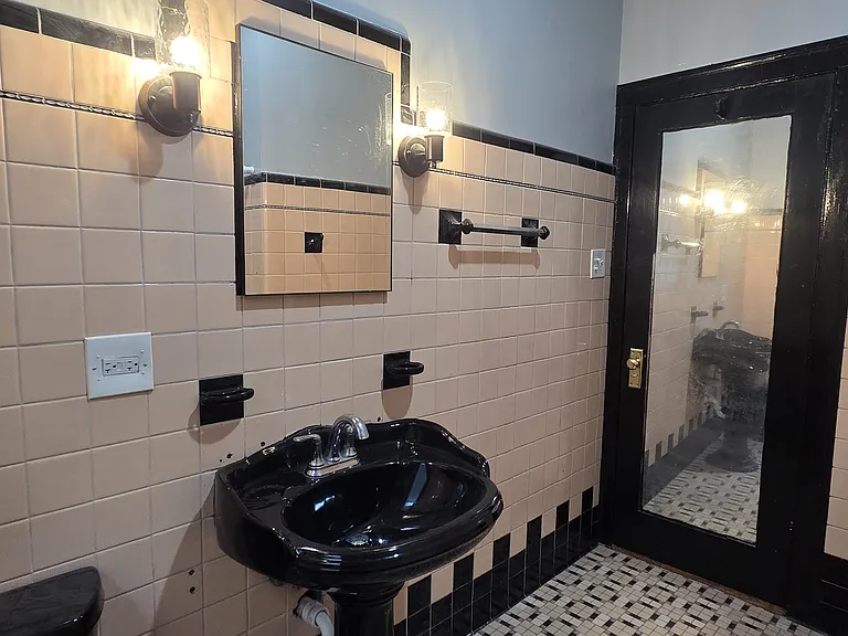 Main Bathroom 5