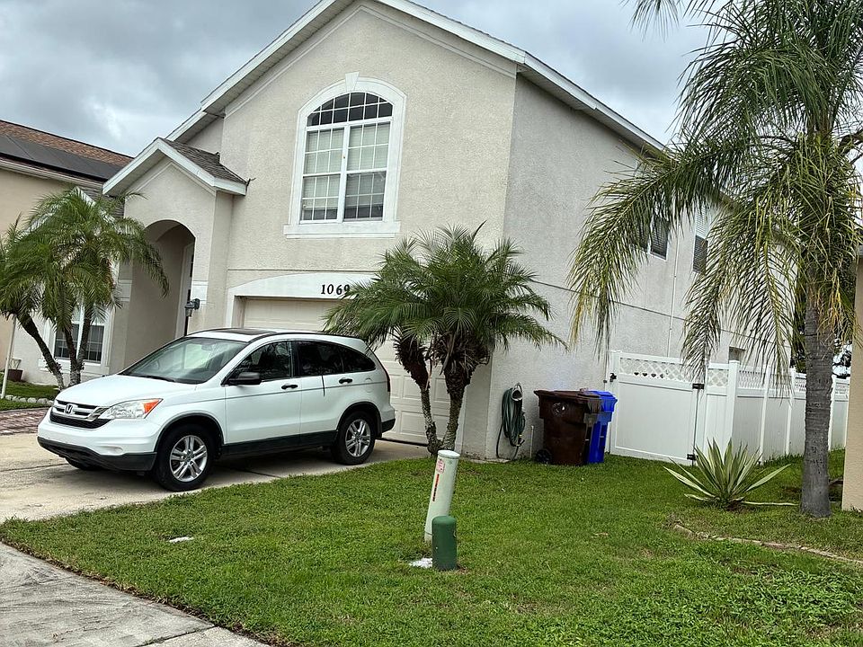 2nd image of 1069 Hacienda Cir