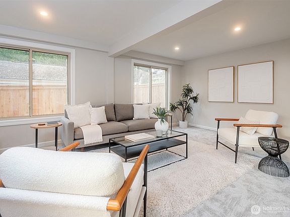 4th image of 18631 E Spring Lake Drive SE