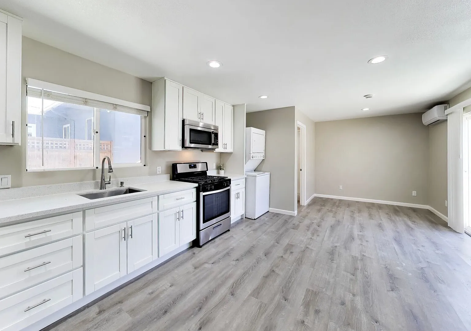 Charming & Functional Studio ADU with Private Patio, In-Unit Laundry & Parking — Photo 1