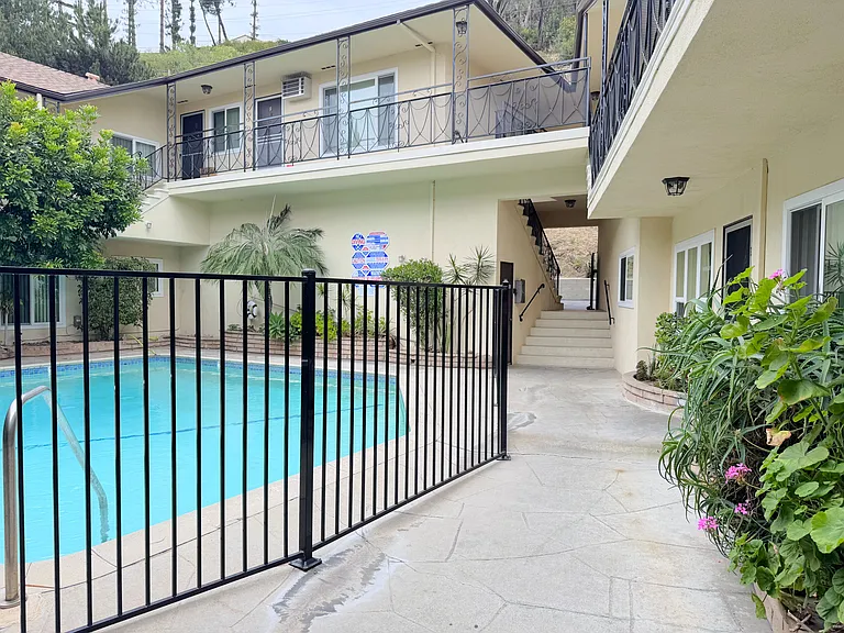 1130 N Verdugo Rd #5 — Photo 11