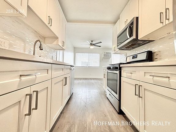 3rd image of 5313 Hermitage Ave #4