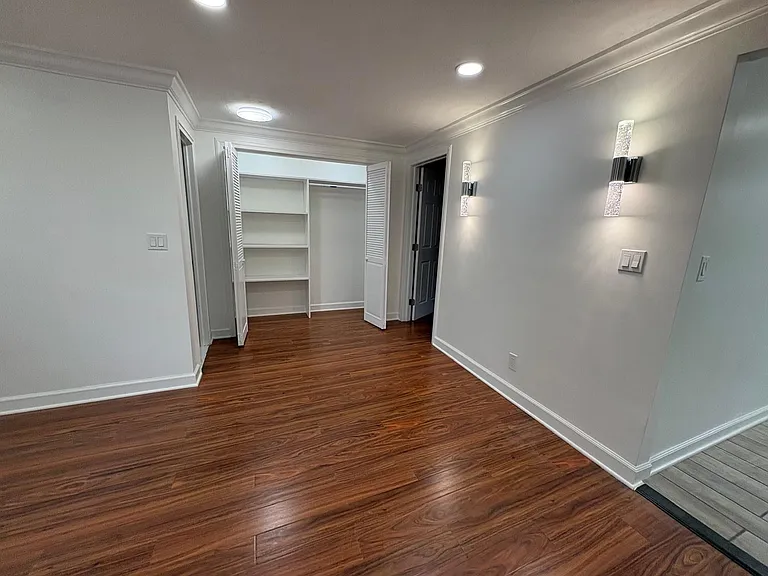 143 Vanderburgh Ave — Photo 2