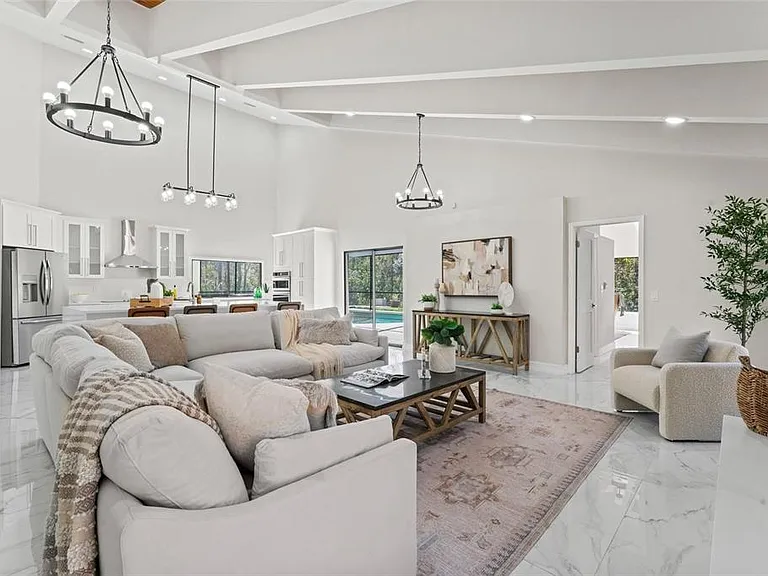 4520 Pine Hollow Dr — Photo 9