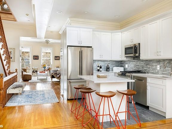 3rd image of 155 W 78th St APT 3