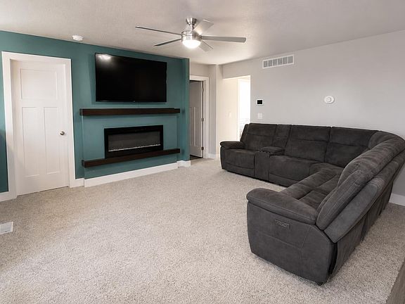 3rd image of 109 Destiny Dr