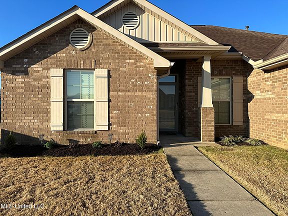 2nd image of 2041 Woodridge Dr S