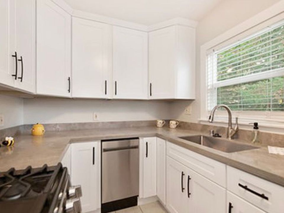 1st image of 615 Oak St #B