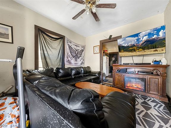 4th image of 4302 Bridgeview Ave