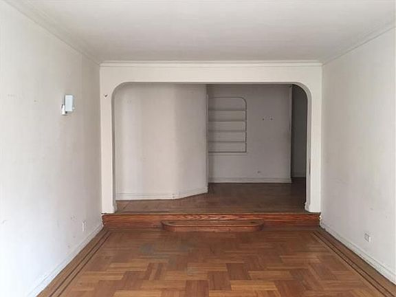 5th image of 601 Pelham Pkwy N APT 216