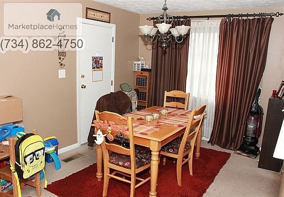853 Hicks Blvd Dining 1