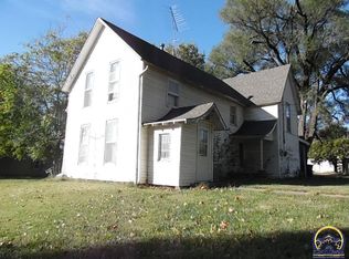 104 W 4th St, Lyndon, KS 66451