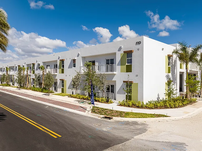 Hallandale City Center — Photo 1