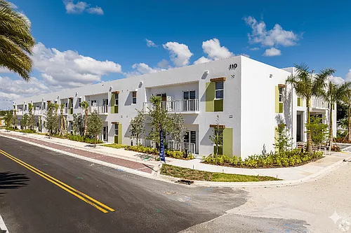 Hallandale City Center Photo 1