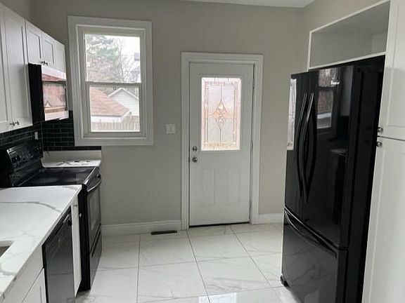 2nd image of 1441 Pelissier St