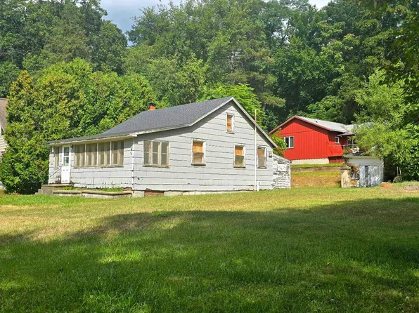 11317 Patterson Lake Dr, Pinckney, MI 48169
