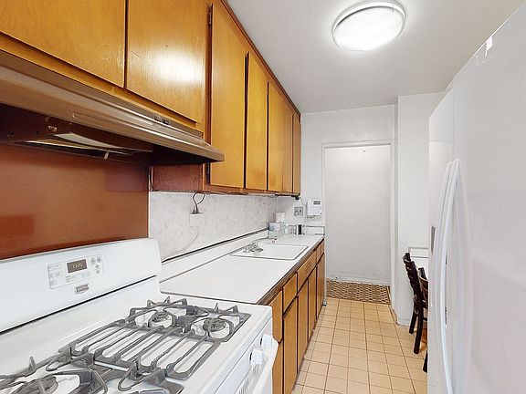 4th image of 2925 W 5th St #4G
