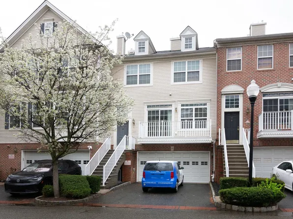 48 Lee Ct, Jersey City, NJ 07305
