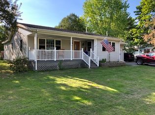 6 Pinewood St, Orono, ME 04473