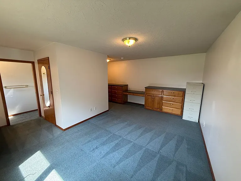 460 SE Conifer Pl — Photo 37