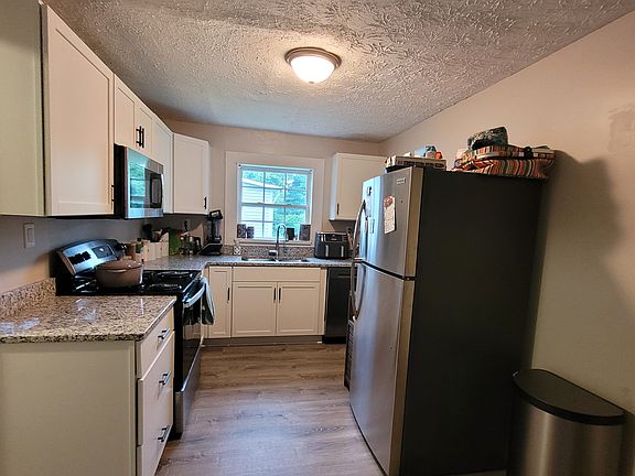 5th image of 2455 Woodbine Ave APT 1