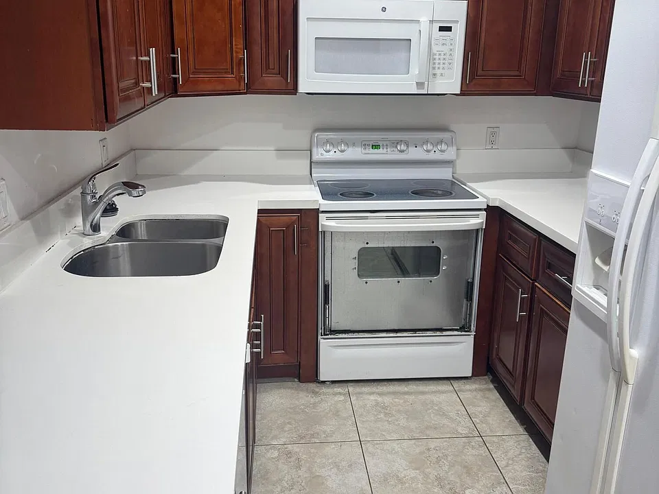 403 Glenwood Dr #403