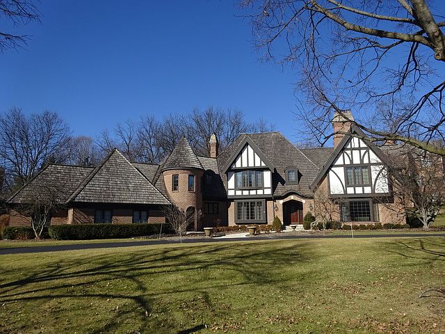 1st image of 610 Fox Glen Dr
