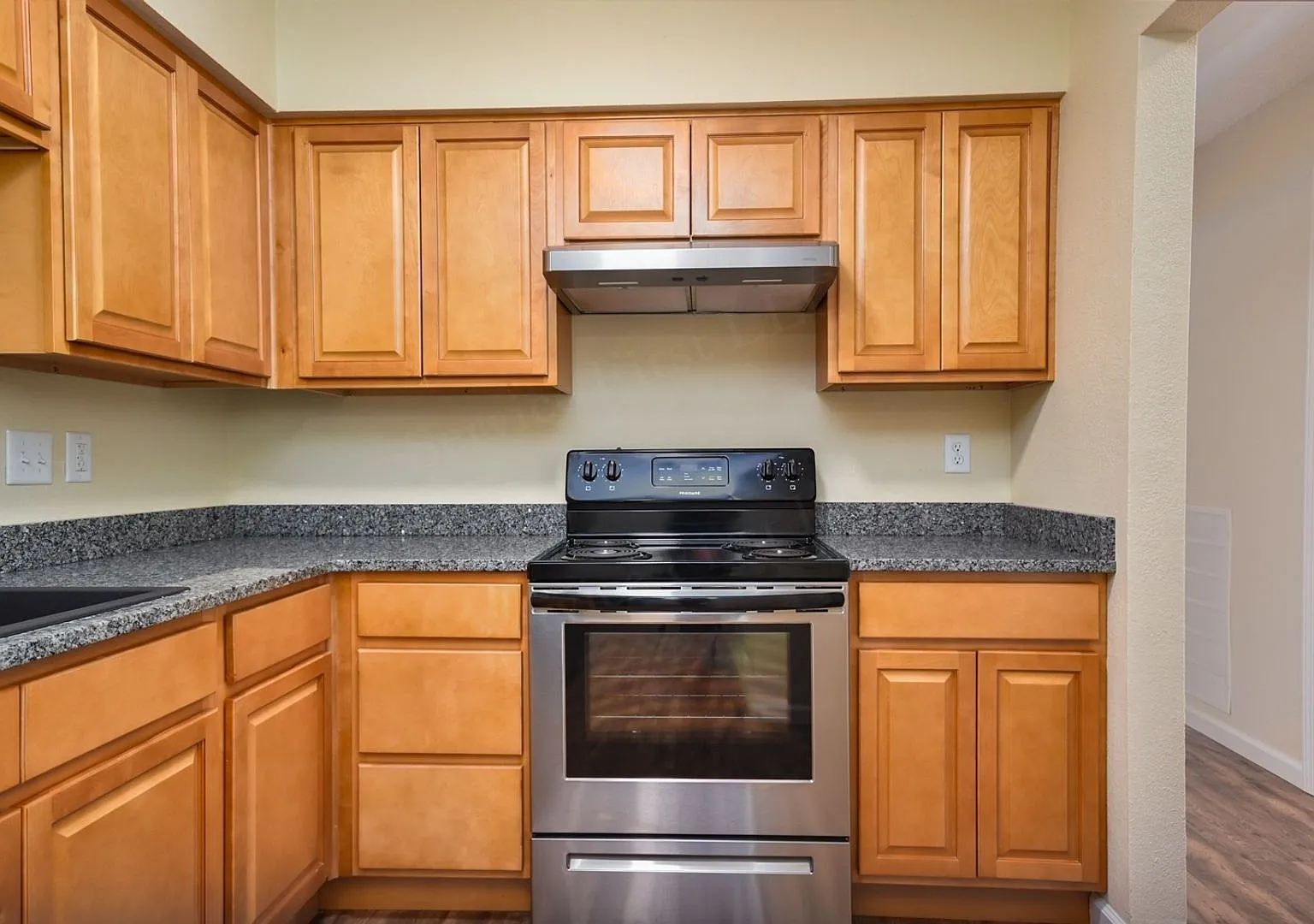 Table Rock Apartments — Photo 3